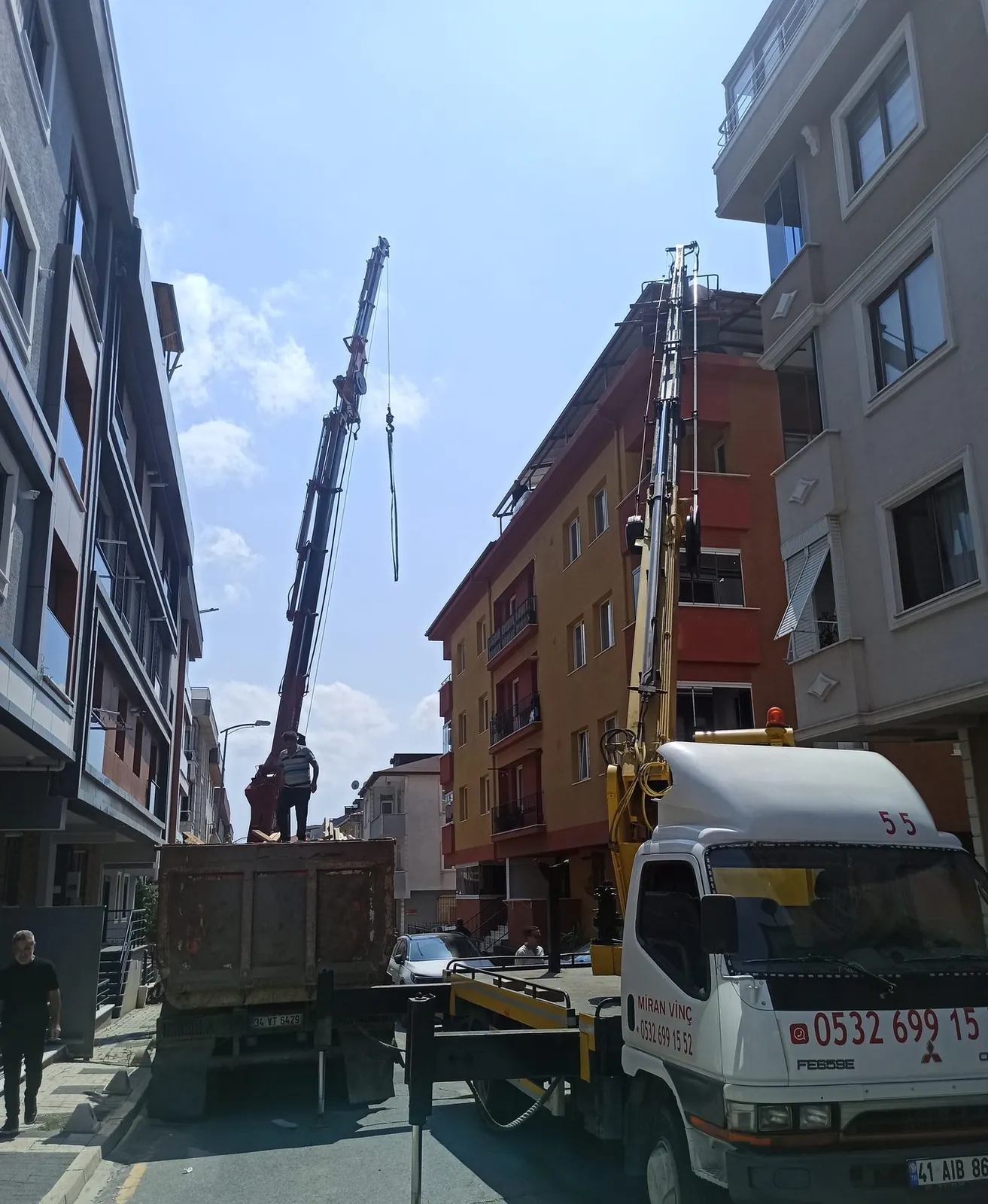 Miran Vinç sepetli platformu ile bina cephesinde çalışma